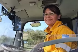 Orgullo e igualdad: Catamarca tiene la primera chofer de autobombas