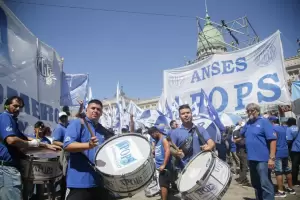 Arranc el paro de la CGT: miles se manifiestan en la primera huelga contra Milei