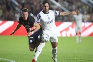 El Independiente de Carlos Tevez derrot a Independiente Rivadavia en su debut en la Copa de la Liga