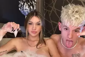 Un influencer revole a su gato en un vivo y en las redes sociales lo acusaron por maltrato animal