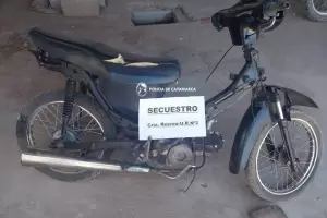 Personal policial recuperan una motocicleta