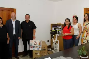 Zampieri entreg equipamientos en el rea de kinesiologa del "Farias Taire"