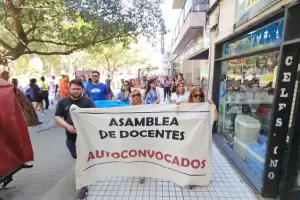 Docentes Autoconvocados marcharon en Capital y en el interior