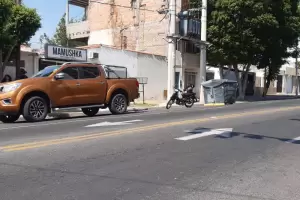 Choque en Avda. Belgrano: motociclista result� lesionado