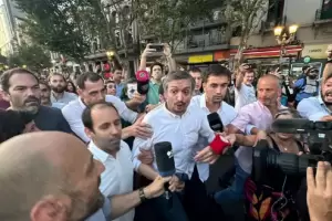 Diputados de UxP se suman a la protesta frente al Congreso: la Gendarmera busca impedir cortes en la calle