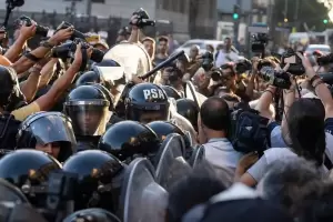 Tras la aprobacin en general de la Ley mnibus, hubo incidentes