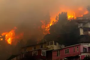 Chile: hay activos 165 focos de incendio y m�s de un centenar de muertos