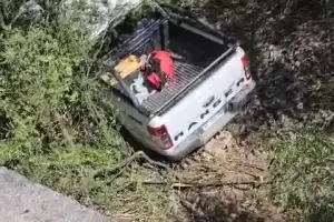 Desbarranc una camioneta en Fray Mamerto Esqui