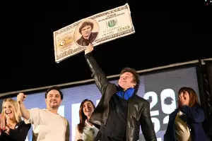 Milei descart dolarizar la economa de la Argentina en 2024