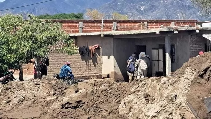 Intensos trabajos en las viviendas anegadas en Loro Huasi