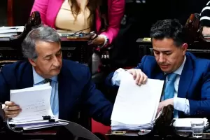 Con quejas e interrupciones avanza lentamente el debate en particular de la Ley �mnibus