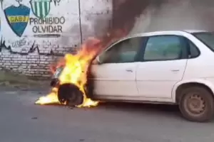 Un automvil se incendio en Valle Viejo