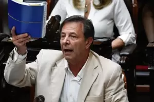 El oficialismo en Diputados analiza dividir la Ley mnibus en nuevos proyectos para enviarlo al Congreso