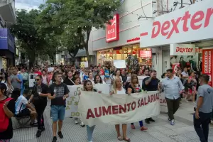 Los Docentes Autoconvocados rechazan el 25% propuesto por el Gobierno a los gremios y vuelven a marchar