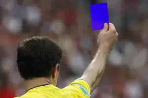 La FIFA desminti la implementacin de la tarjeta azul en el ftbol profesional