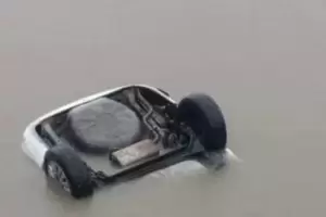 Cinco muertos tras un trgico choque en la Ruta 11: Un auto cay a un canal