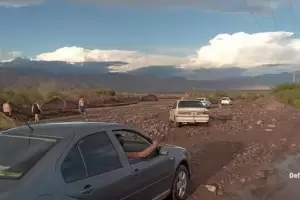 Una fuerte creciente provoc daos al camino a La Aguadita y evacuaron el Complejo Termal