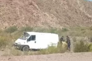 Una combi perdi el control y termin volcando violentamente en Tinogasta