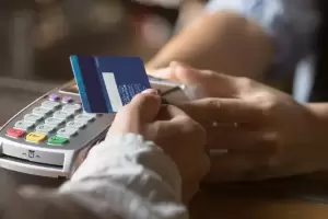 Piden habilitar tarjetas de crdito para acceder a descuentos y promociones bancarias