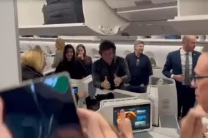 Javier Milei regres� al pa�s, a la espera de una reuni�n con Mauricio Macri