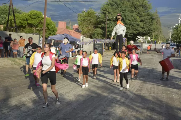 Exitoso Saujil chaya el carnaval de los barrios