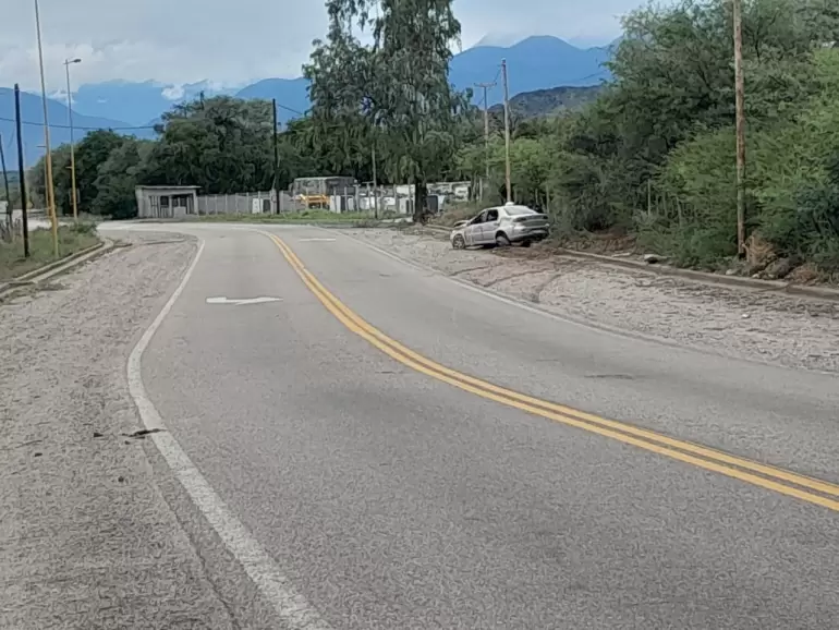 Vuelco de un automvil en el acceso sur a la ciudad de Beln