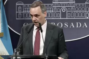 El Gobierno relativiz los encuentros del Papa con Kicillof y los gremialistas aeronuticos