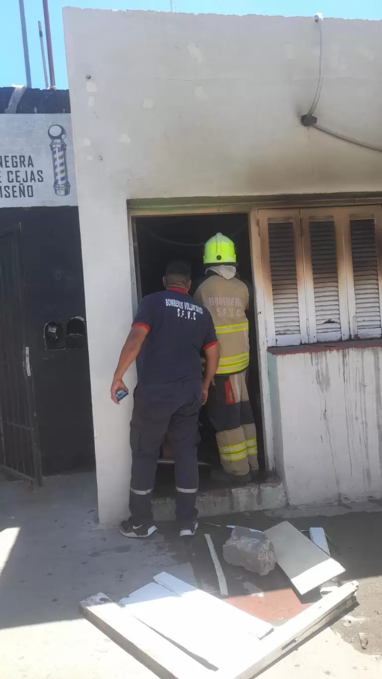 Incendio de vivienda en calle Mariano Moreno  y Samuel Molina!,