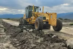 Vialidad trabaja en la limpieza de badenes y piden tener precaucin