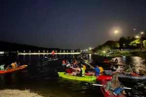 Turismo en Catamarca: Kayak y astroturismo bajo la luna llena en El Jumeal