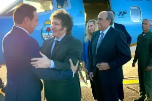 El gobernador Valds defendi su foto con Milei y profundiz la interna en la UCR: "Me importa tres carajos lo que piense Lousteau"