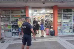 Una menor fue demorada por robar tiles escolares y en redes iniciaron una colecta para que pueda comprarlos