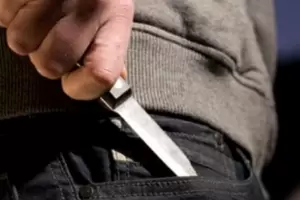 Violento ataque con cuchillo en el Sur de la Capital: detuvieron a un menor