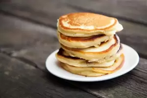 Sin harina ni azcar: cmo hacer pancakes esponjosos, ideales para una merienda o desayuno