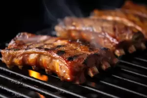 El truco de los expertos para tiernizar la carne a la parrilla