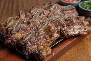 Ni ajo ni chimichurri: el condimento para que el asado a la parrilla salga ms tierno y sabroso