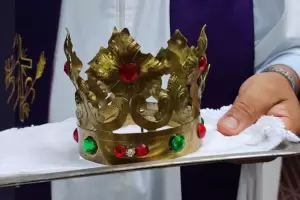 Recuperaron la corona de la Rosa Mstica robada de una iglesia