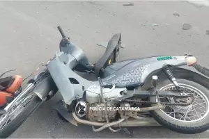 Pareja termin hospitalizada tras ser derribada de una moto por delincuentes