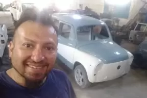 Increble: fantico del Fiat 600 lo convirti en una limusina y se volvi viral