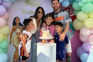 Antonela Roccuzzo cumpli� a�os y todos la saludaron, inclu�da Victoria Beckham