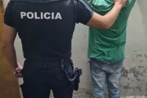 Detuvieron a un depravado que realizaba exhibiciones obscenas en una plaza