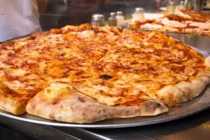 Paso a paso, cmo hacer la pizza estilo New York fcil y rpido