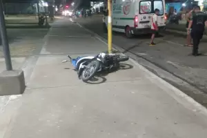 Violento choque entre motos dej dos mujeres hospitalizadas