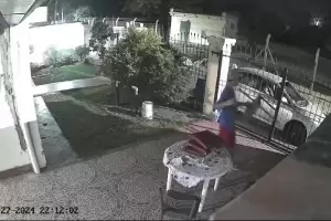 Rob dos sillas, qued registrado y fue detenido