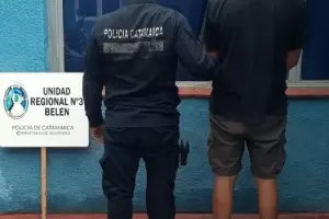 Policas detuvieron a un joven y recuperan una motocicleta