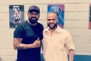 El hermano de Dani Alves sali a desmentir un espantoso rumor