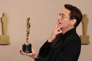 Robert Downey Jr. gan el Oscar a Mejor actor de reparto por Oppenheimer
