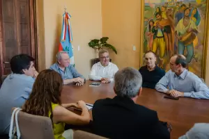 El gobernador Ra�l Jalil se reuni� con los l�deres de Glencore Cobre