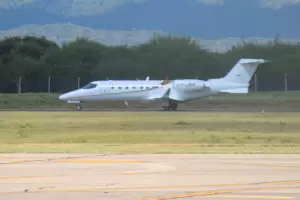 Derivan a un paciente con leucemia a Buenos Aires en el avi�n sanitario