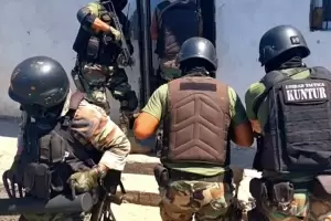 Tras allanamientos en simultneo, la Polica secuestr droga y dinero en efectivo